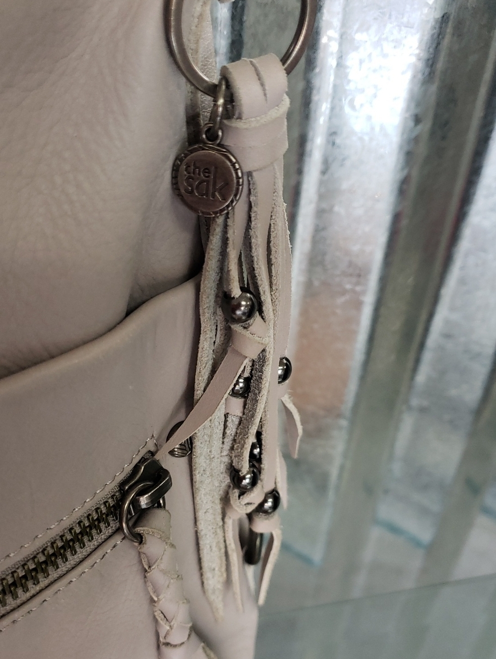 THE SAK Leather Shoulder Bag in Light Taupe - Brand: (unbranded) - Picture 4 of 9